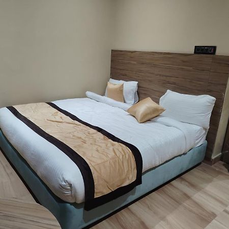 The Velvet Sky Hotel & Resort Bahraich Exterior foto