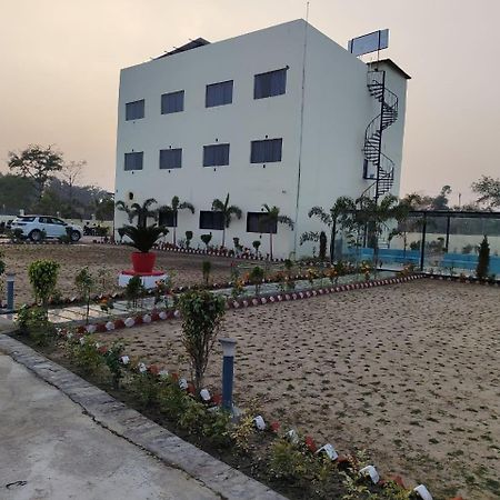 The Velvet Sky Hotel & Resort Bahraich Exterior foto