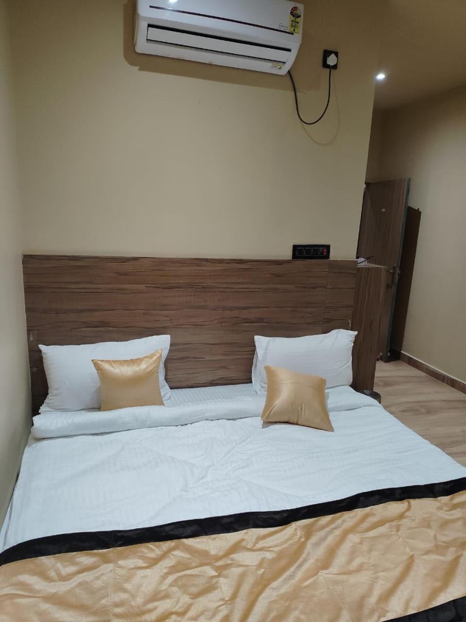 The Velvet Sky Hotel & Resort Bahraich Exterior foto